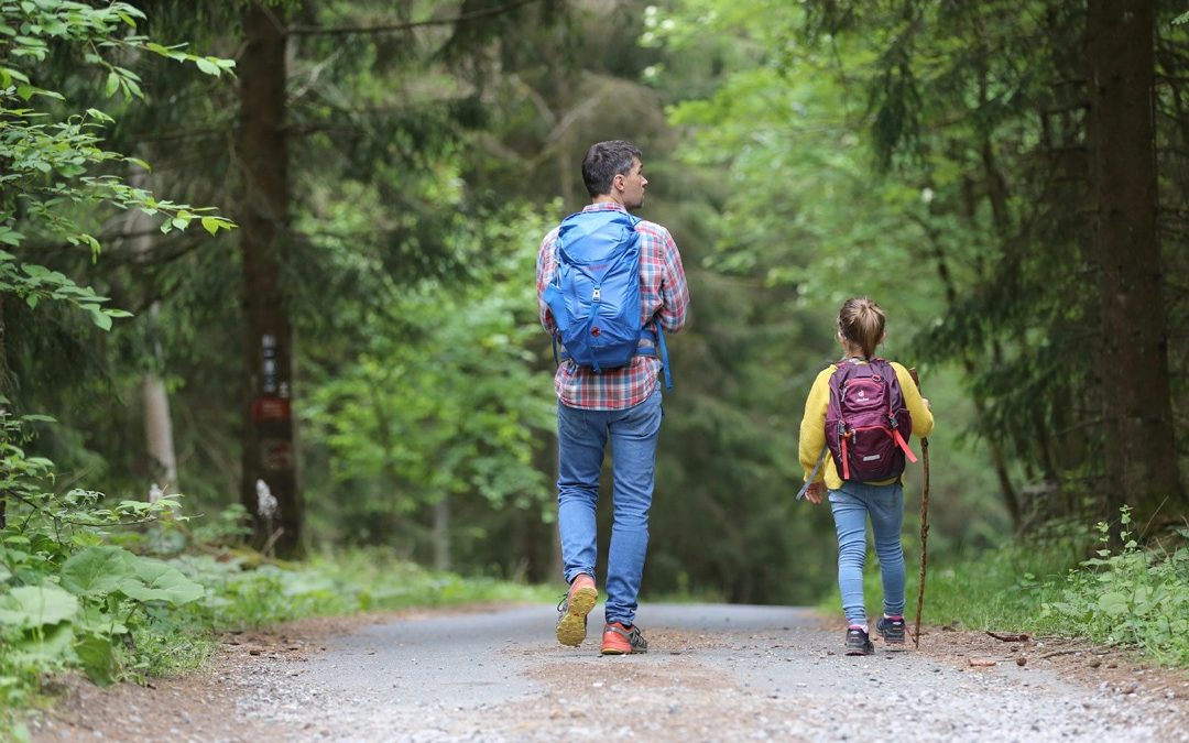 dad-and-daughter-hiking-by-juliane-liebermann-at-unsplash